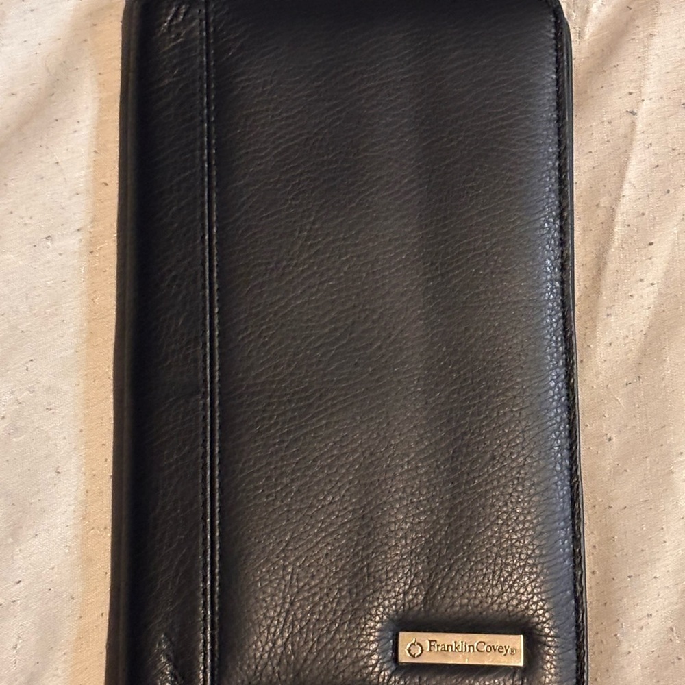Franklin Covey Women's Elegant Black Leather Wallet
